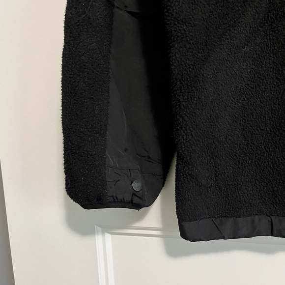 The North Face Black Fleece Jacket (Youth/Junior Size XL) - Picture 4 of 5